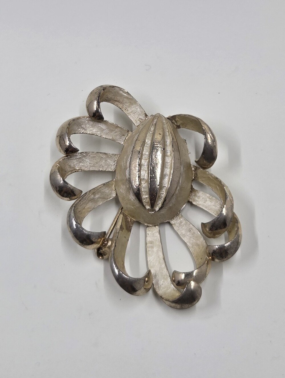 Pastelli Vintage Textured Ribbon Loop Central Dome Brooch